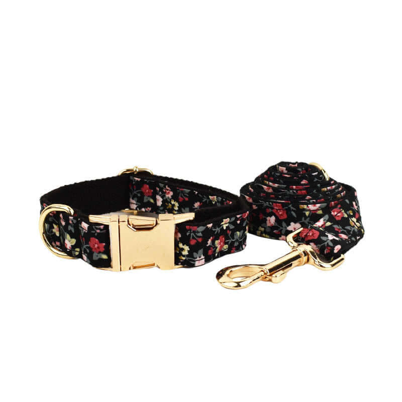 Collier pour chien avec nœud amovible et laisse assortie à motif floral, accessoire stylé pour animaux.