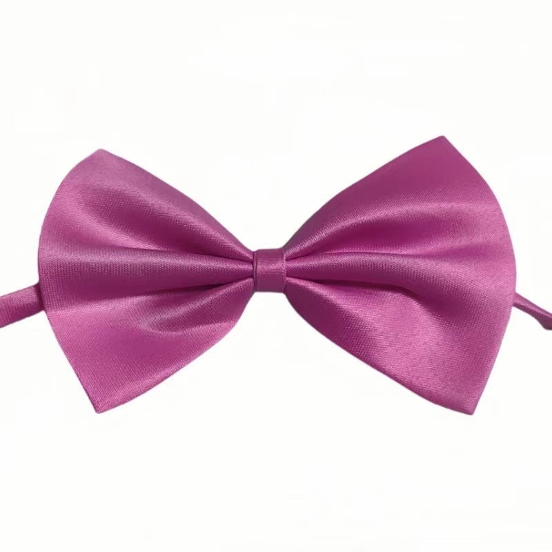 Nœud en satin rose pour collier d'animaux, parfait pour ajouter une touche élégante aux accessoires pour animaux.
