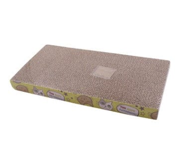 Tapis grattage en forme de S pour chat, fait de papier ondulé, pour un grattage confortable et naturel.