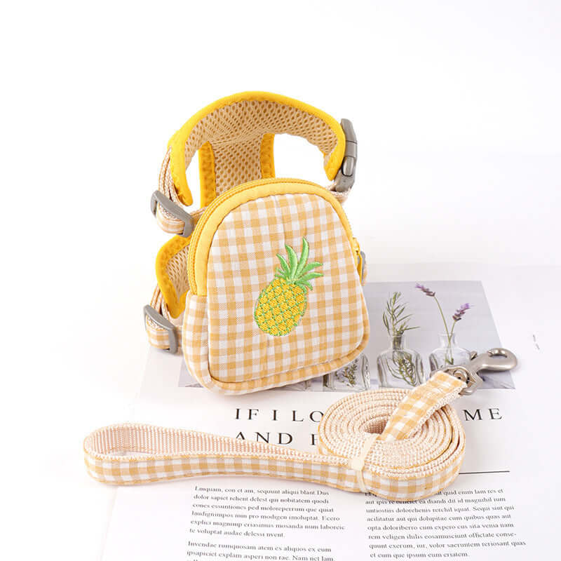 Harnais en coton à motifs carreaux et ananas pour petits chiens avec laisse assortie, confort et style.