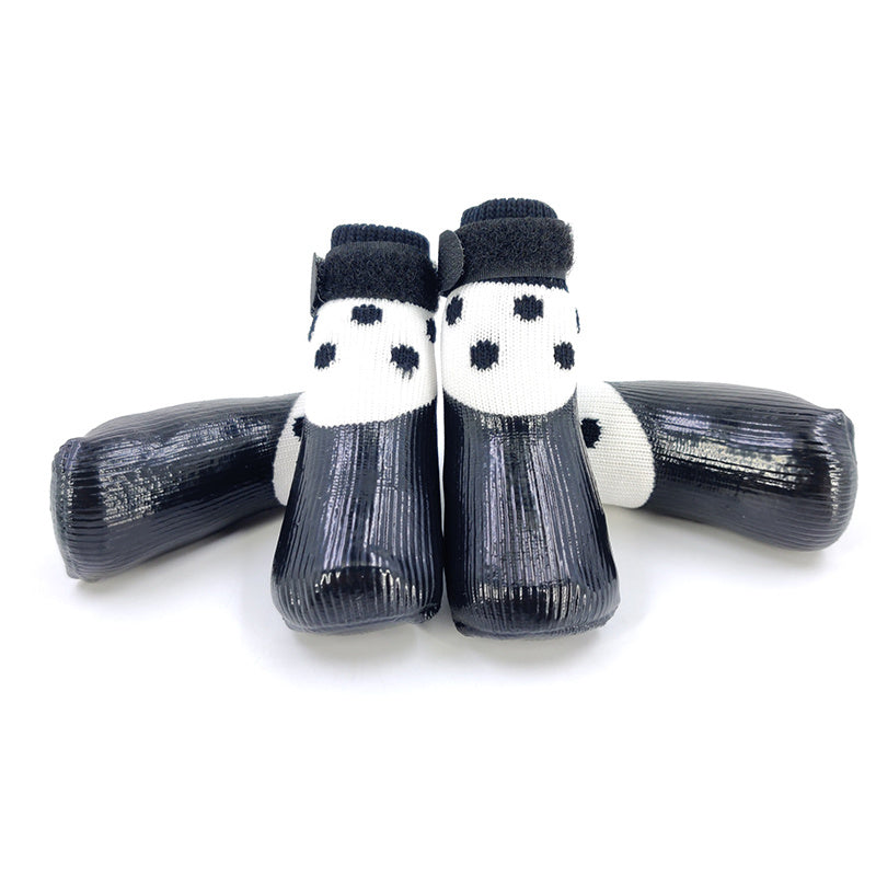 Chaussettes antidérapantes et imperméables pour chiens, en coton et caoutchouc, design polka dot noir et blanc.