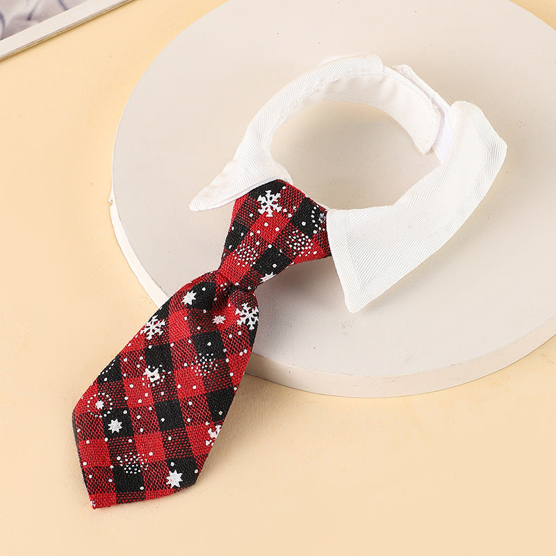 Nœud papillon de Noël pour chien, motif flocon de neige sur plaid rouge, accessoire élégant pour animaux.