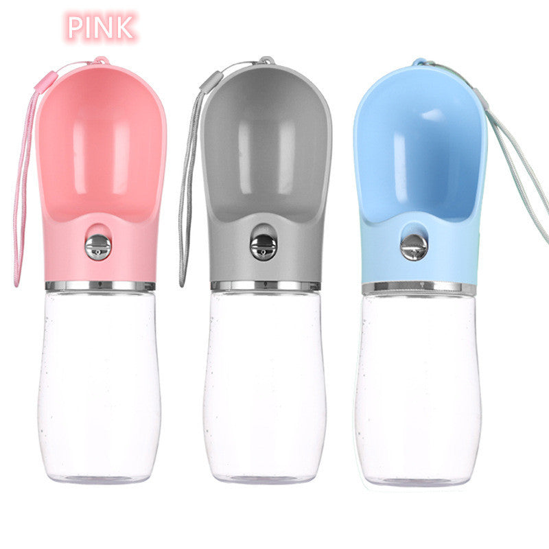 Gobelet d'eau portable en plastique pour animaux en rose, gris et bleu, léger et pratique pour sorties en plein air.