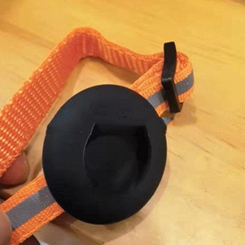 Collier pour animaux avec étui Airtag, couleur orange et bandes réfléchissantes pour sécurité.