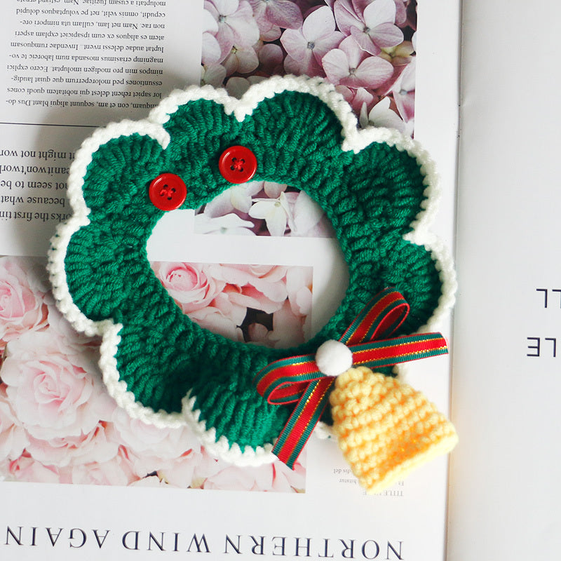 Écharpe de Noël Teddy British Short, en tricot vert avec cloches, adaptée pour des animaux de compagnie.
