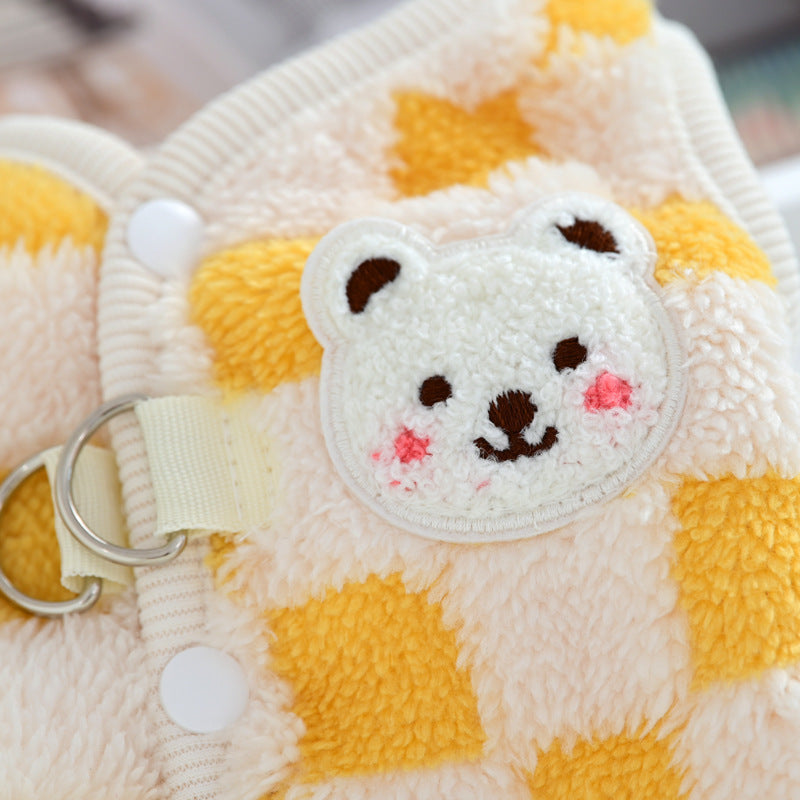 Gilet en fleece pour chien en corail avec motif de bear et couleur jaune et beige, idéal pour le confort en hiver.