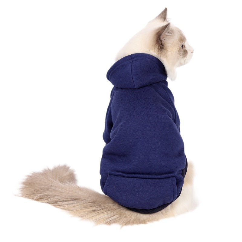 Pull en fleece bleu pour chat, offrant confort et style, parfait pour les petits animaux.