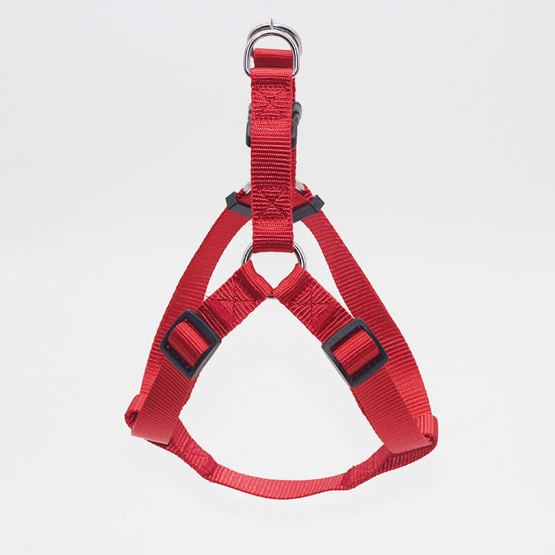 Harnais de poitrine rouge résistant pour animaux en nylon, idéal pour chiens, léger et durable.