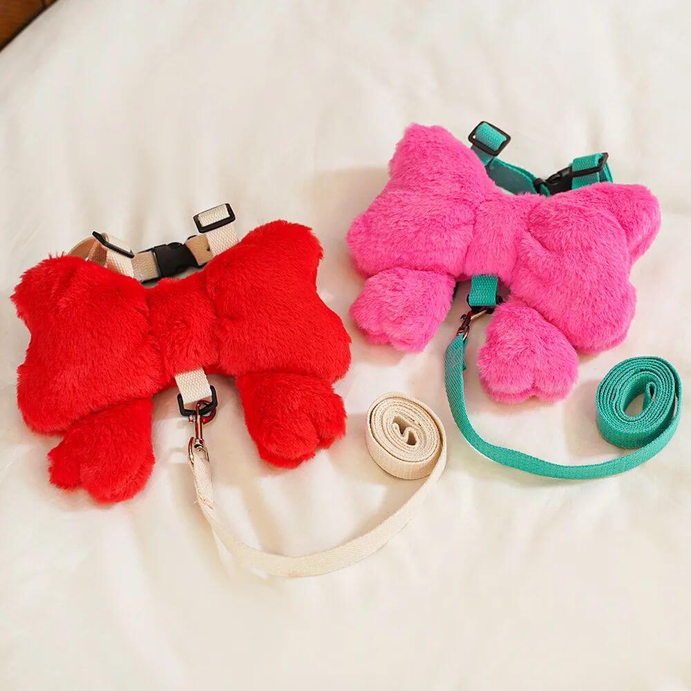 Harnais de traction en forme de papillon rouge et rose pour chiens et chats avec laisse assortie.