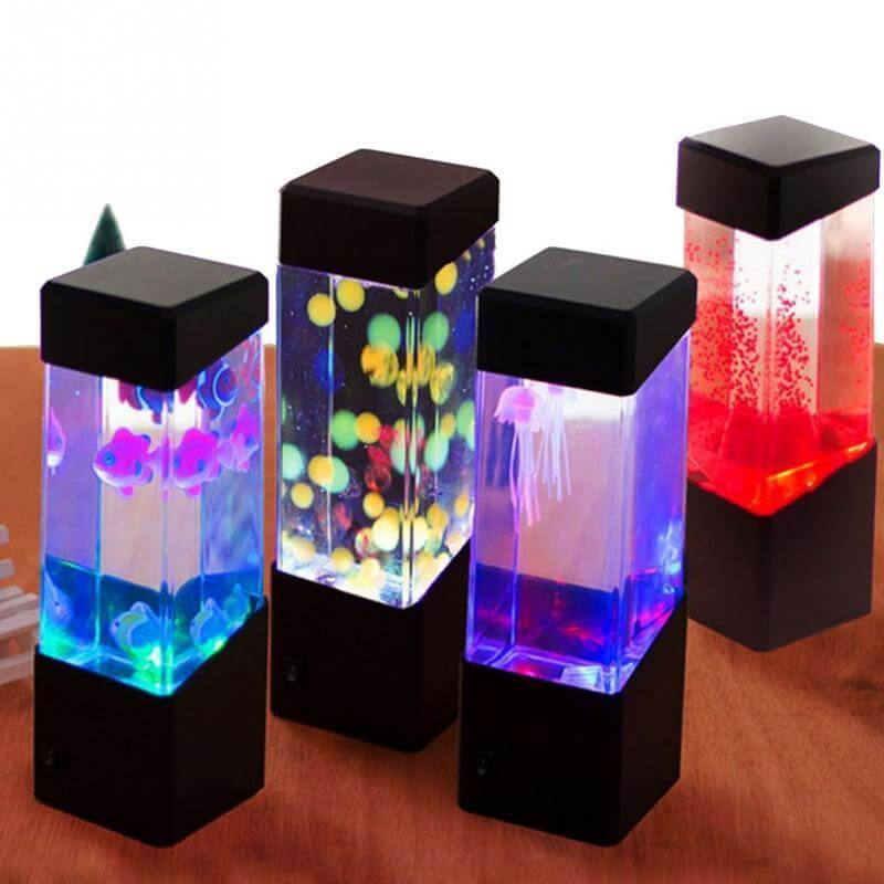 Veilleuse Jellyfish LED colorée, créant un effet apaisant avec lumières LED et billes flottantes.