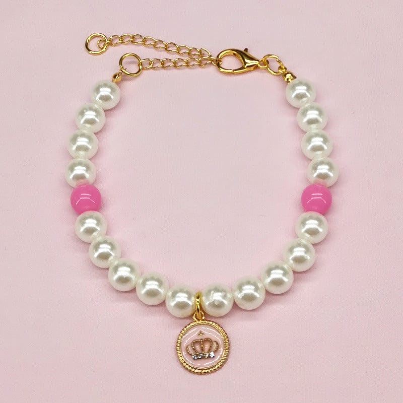 Collier pour animaux avec perles et clochette, élégant accessoire pour Noël, coloris rose et blanc.