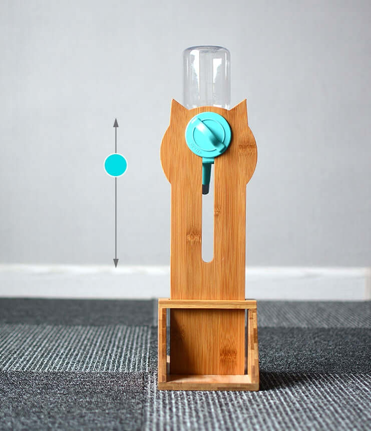 Fontaine à eau pour chats et chiens en bambou, design moderne avec réservoir en verre, accessoire d'hydratation.
