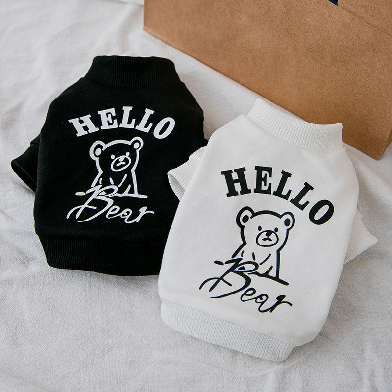 Pull pour chien noir et blanc avec imprimé ours, confortable et tendance pour animaux de compagnie.