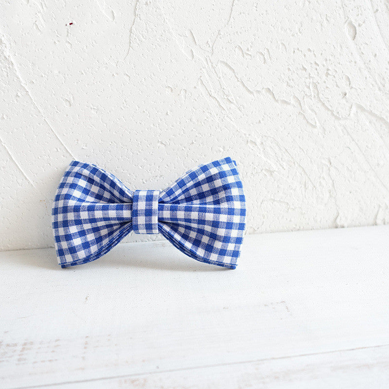 Noeud papillon en polyester bleu à carreaux pour chiens, accessoire élégant et durable.