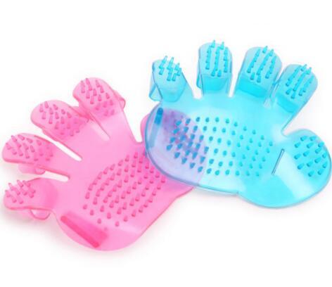 Brosse de toilettage pour animaux à portée de main