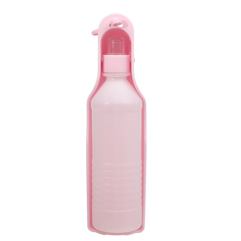Fontaine à eau portable rose pour animaux, idéale pour hydrater votre compagnon en déplacement.