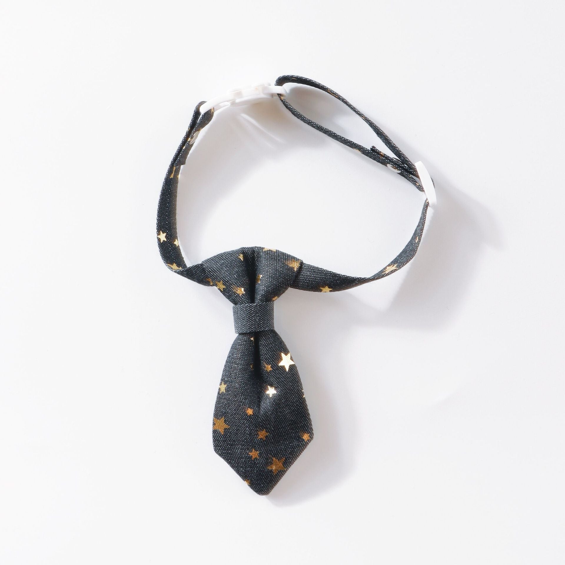 Collier design pour chiens avec nœud papillon étoilé, élégant et stylé pour petits et moyens chiens.