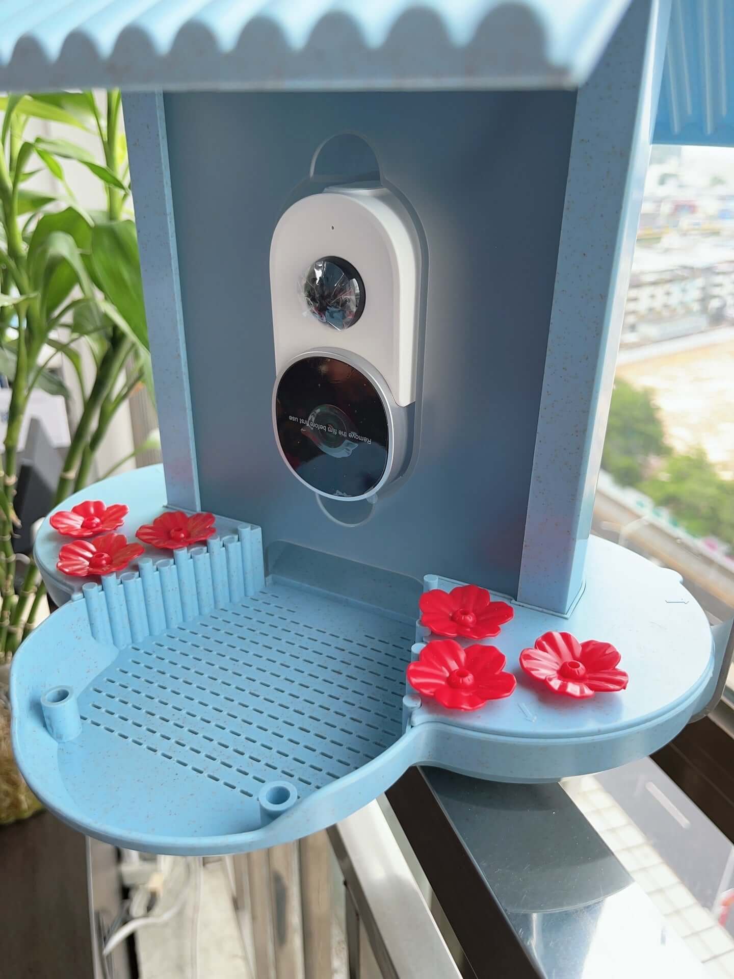 Distributeur Intelligent d’Oiseaux 160° avec technologie d’identification des oiseaux et design élégant.