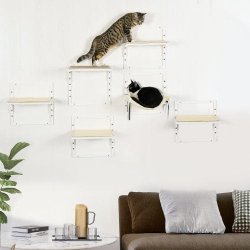 Deux chats explorant des étagères murales modernes PawHut dans un salon élégant.