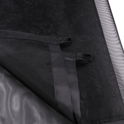 Détails de la barrière de séparation portable pour animaux, en filet noir résistant et durable.