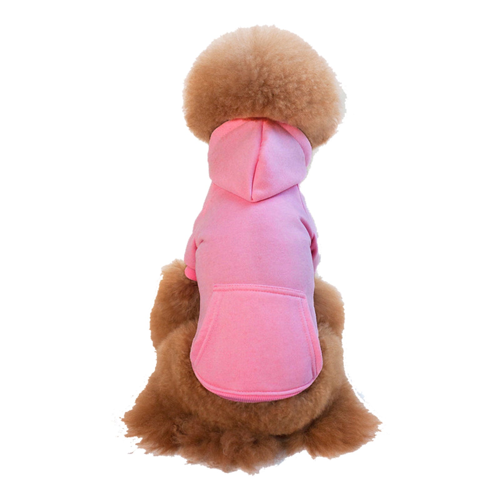 Petit chien en peluche portant un pull en fleece rose avec capuche, confort et style pour animaux.