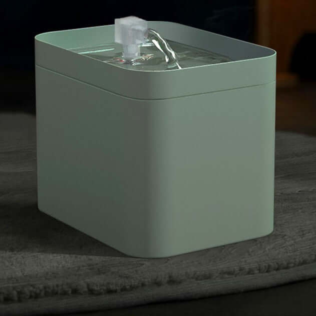 Distributeur automatique d'eau circulant pour animaux, en matériaux de qualité alimentaire, avec design moderne.