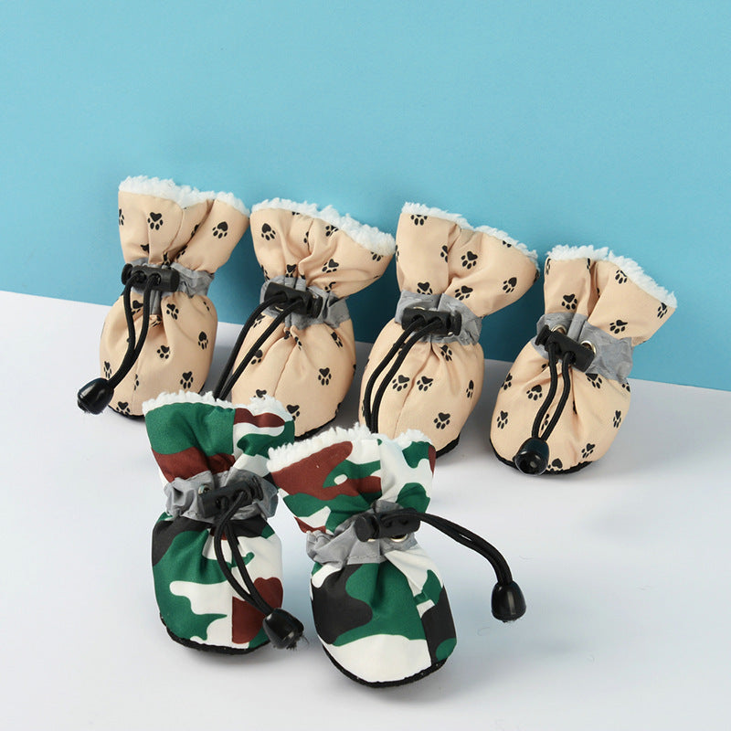 Chaussures imperméables et antichoc pour chiens, design moderne en tissus de qualité.