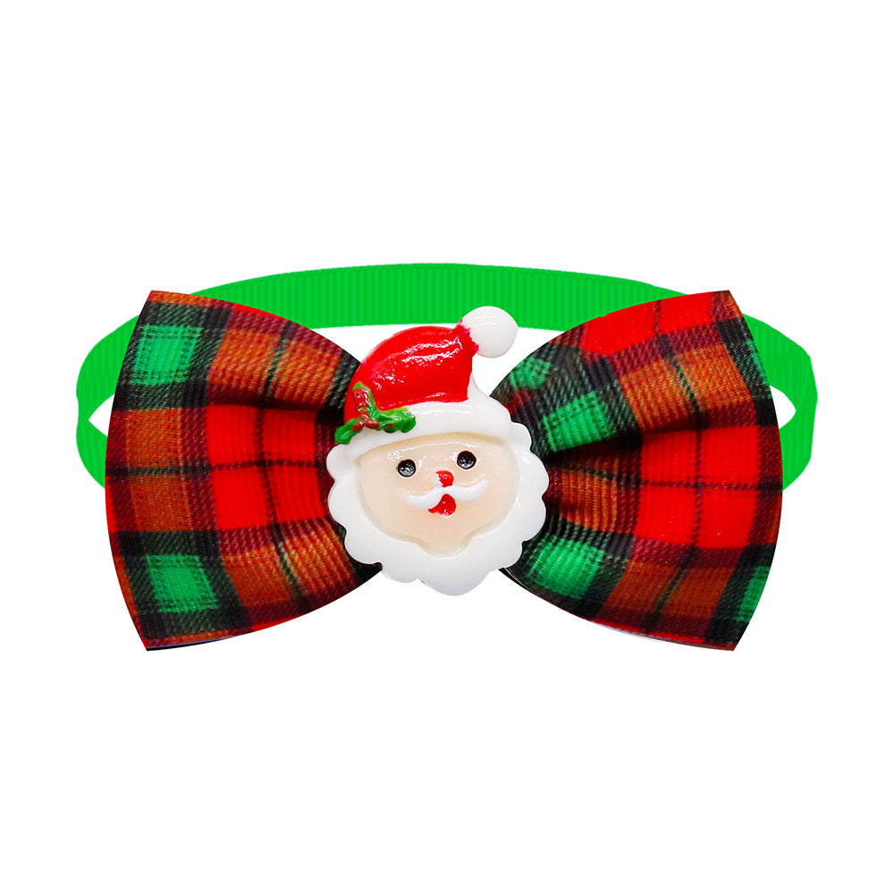 Nœud papillon en plaid rouge et vert avec un motif de père Noël pour chiens et chats.