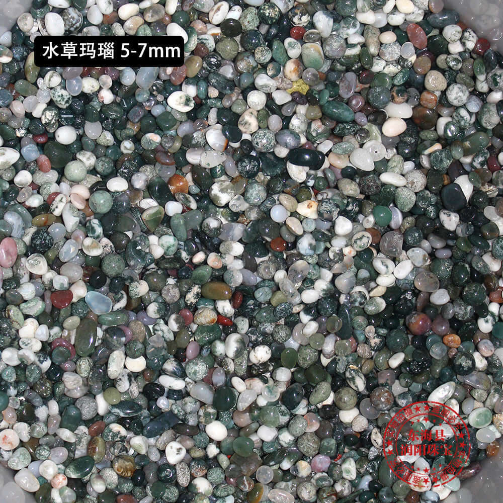 Gravier décoratif en cristal pour aquarium, pierres naturelles de 5-7mm, ajoutant élégance à l'espace aquatique.
