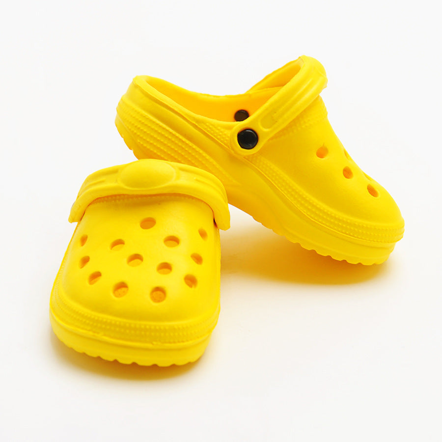 Chaussures d'été jaunes pour chiens, confortables et à la mode, idéales pour la protection des pattes.