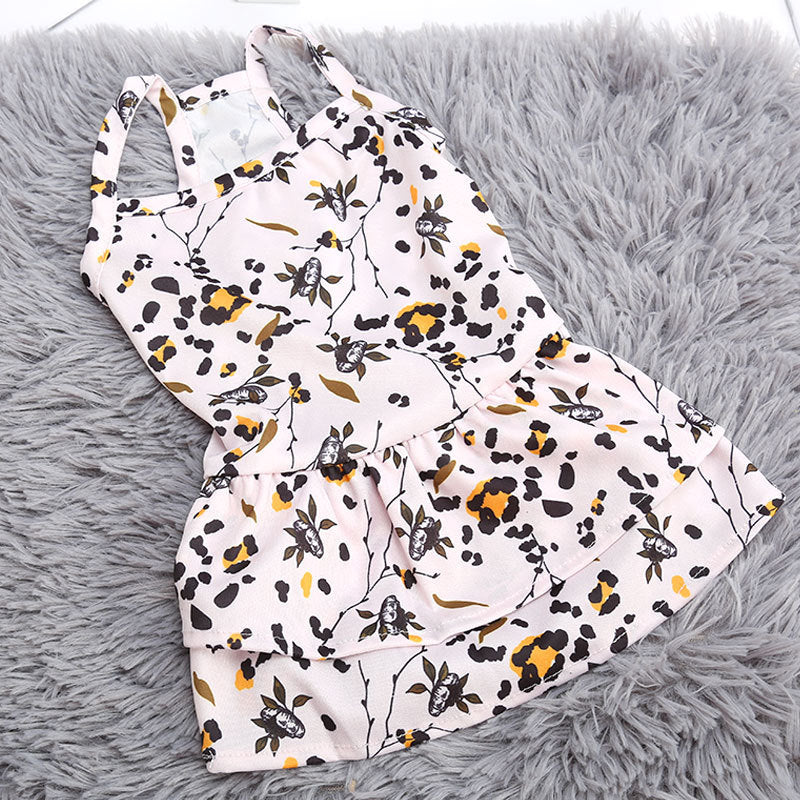 Jupe d'été respirante pour chien et chat avec motif floral sur fond rose, idéale pour les journées ensoleillées.