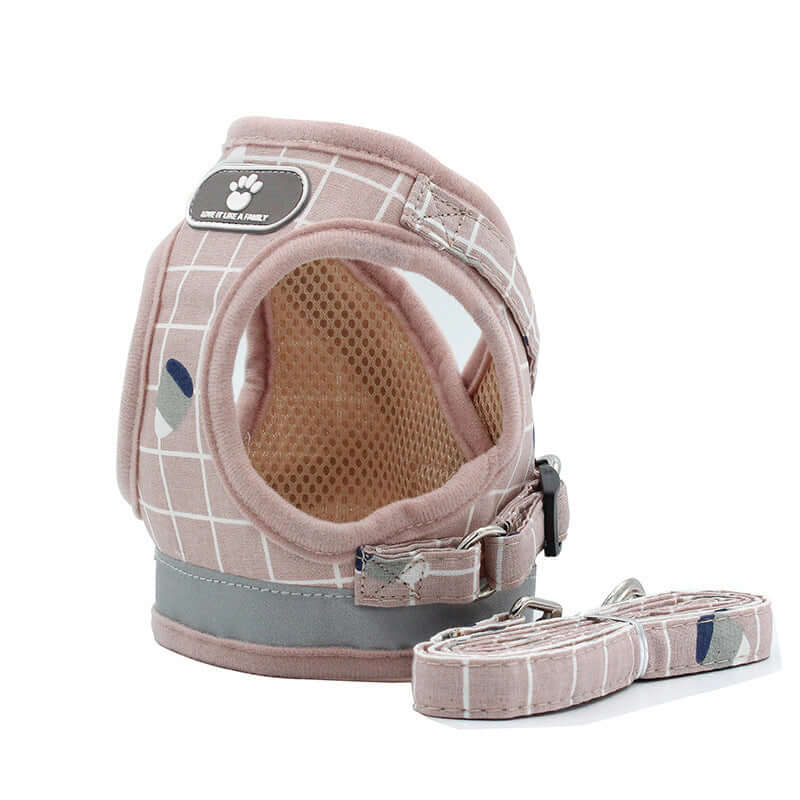 Harnais de sécurité pour chien en tissu rose avec laisse assortie, idéal pour les promenades en plein air.
