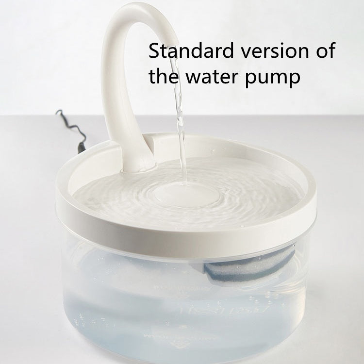 Fontaine à eau automatique pour animaux avec robinet, encourageant une meilleure hydratation.