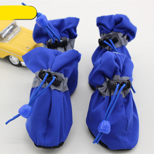 Chaussures personnalisées pour chiens en polyester bleu, idéales pour protéger les pattes en hiver.