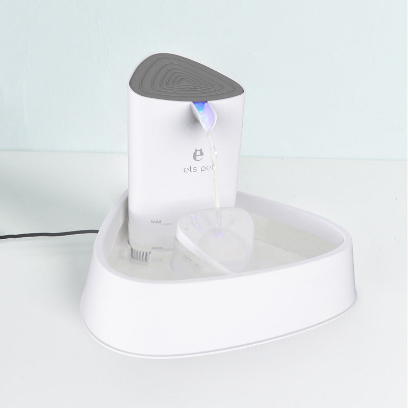 Distributeur d'eau électrique Shell pour animaux, idéal pour garder vos compagnons hydratés, en PP durable.