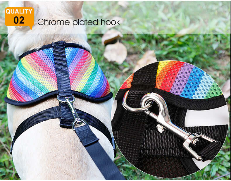 Harnais Arc-en-Ciel pour chien avec crochet en chrome, rayures vives et design confortable.