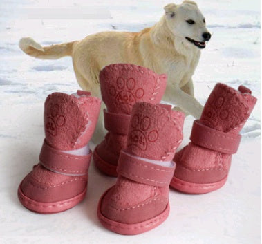 Bottes en velours pour chiens en hiver, offrant chaleur et protection pour les pattes de votre animal.