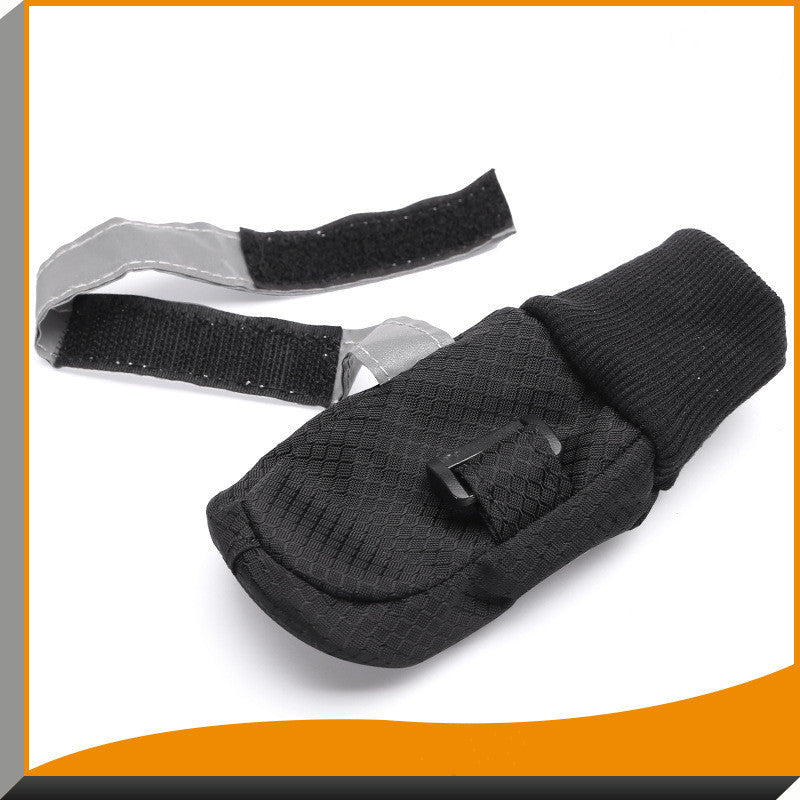 Botte pour chien imperméable noire avec doublure en flanelle pour confort lors des promenades.