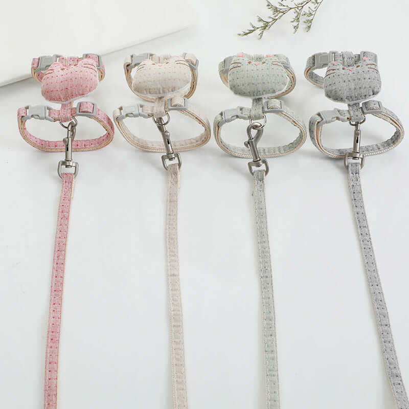 Corde à tirer pour chat en T disponible en plusieurs couleurs, idéale pour le jeu et l'exercice en toute sécurité.