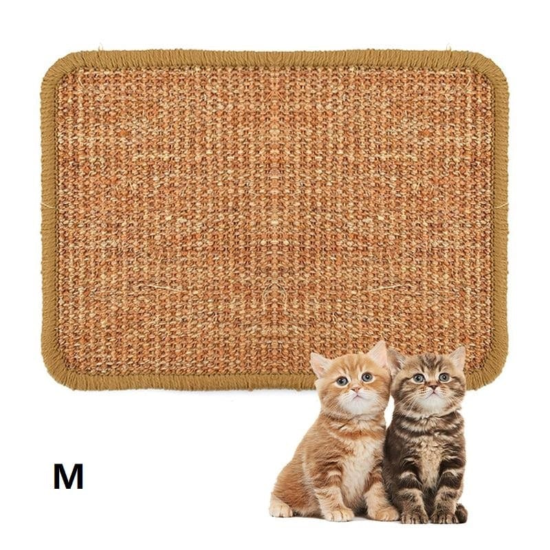 Tapis anti-rayures en sisal naturel pour chat avec deux chatons mignons posant devant.