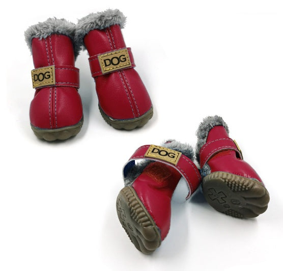 Bottes d'hiver rouges pour chiens avec doublure en fourrure, imperméables et élégantes.