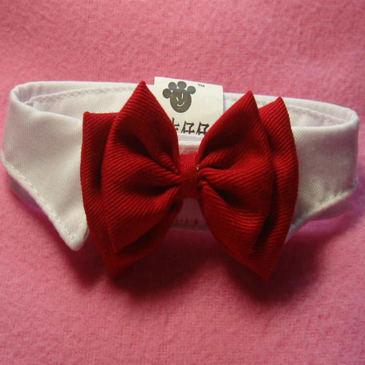 Nœud papillon en coton rouge pour animaux de compagnie, accessoire élégant et confortable pour chiens et chats.