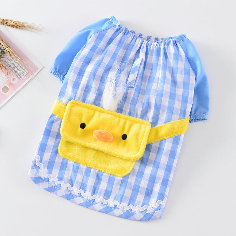 Vêtement pour chien en coton bleu à carreaux avec poche jaune en forme de canard, idéal pour le printemps et l'été.