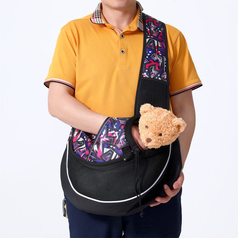Sac à dos portable avec motif coloré, idéal pour transporter des animaux de compagnie en toute sécurité et confort.