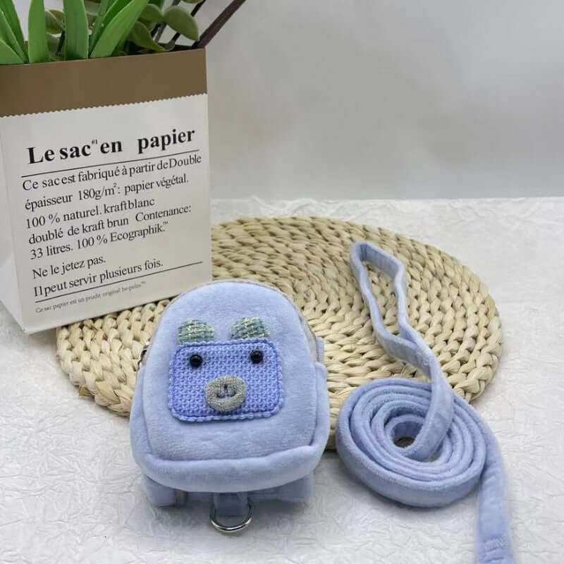 Sac à dos pour animaux avec harnais et corde de traction, couleur bleu pour un voyage stylé et confortable.