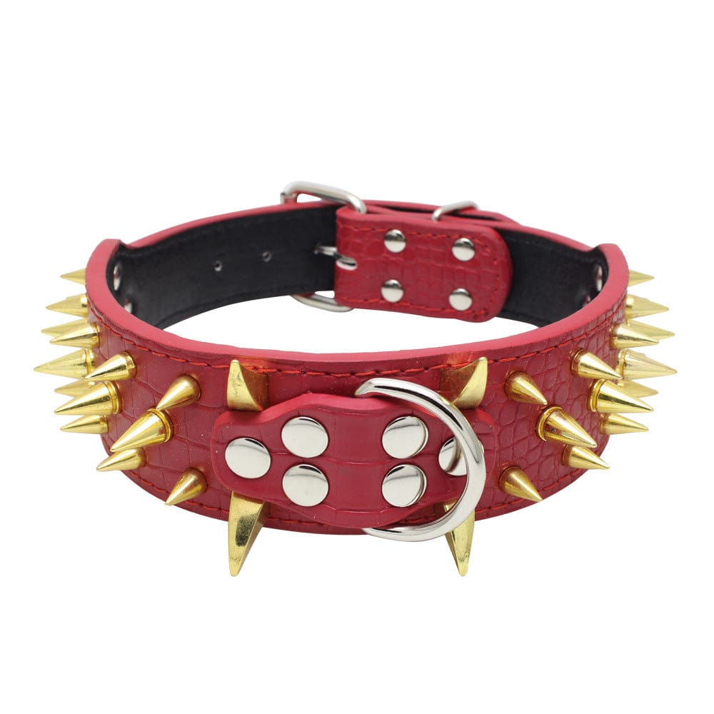 Collier pour chien en cuir rouge avec pointes dorées, robuste et stylé pour animaux de compagnie.