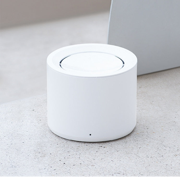 Distributeur d'eau intelligent pour animaux, design moderne, capacité de 1,8L, entretien de la santé des animaux.