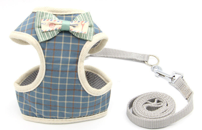 Harnais de traction pour chat avec nœud papillon, idéal pour promenades en toute sécurité et confort.