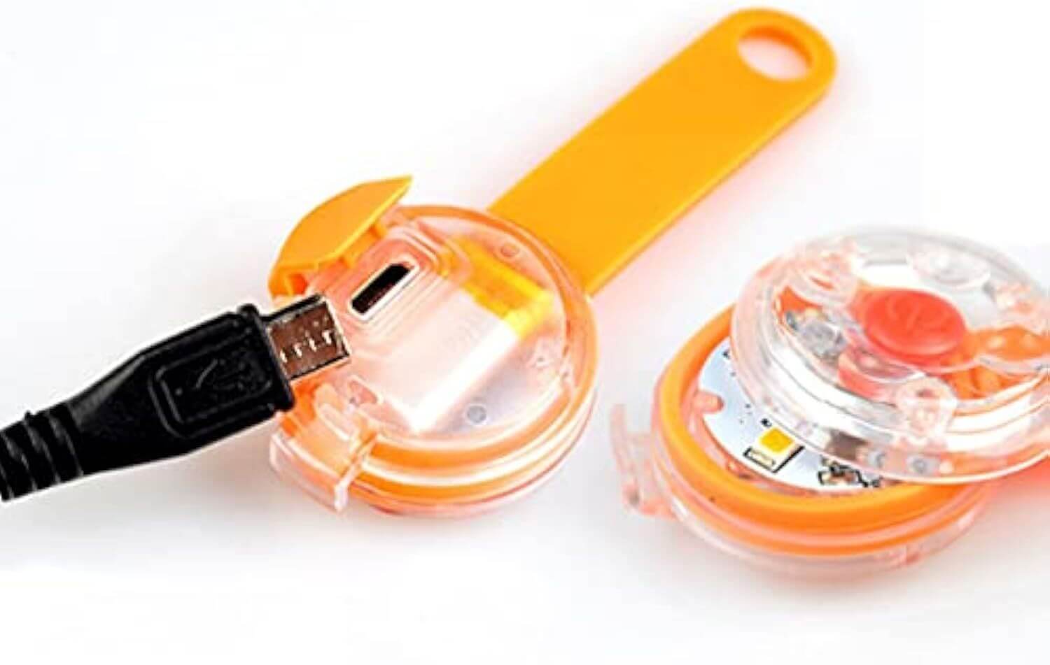 Pendentif lumineux pour animaux de compagnie, appareil de chargement USB, accessoire de sécurité nocturne.