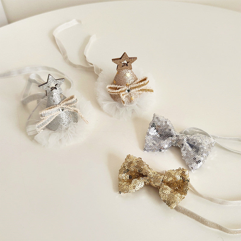 Chapeaux d'anniversaire en sequins or et argent avec nœuds, parfaits pour célébrer un anniversaire félin.